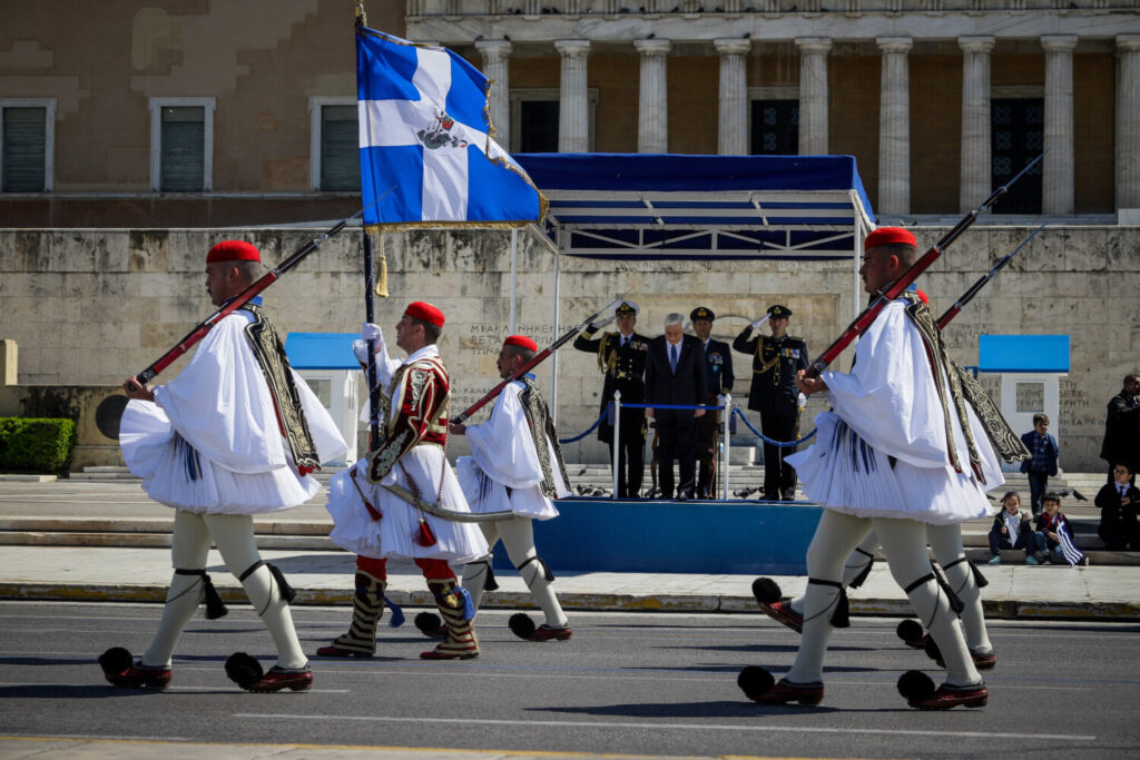 Επέτειος 25ης Μαρτίου: Στρατιωτική παρέλαση στο Σύνταγμα με καλεσμένους Πούτιν, Μακρόν και πρίγκιπα Κάρολο