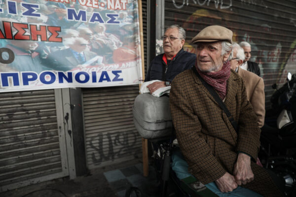 Εκκρεμείς συντάξεις: Προσωρινή σύνταξη για περίπου 70.000 ασφαλισμένους (video)