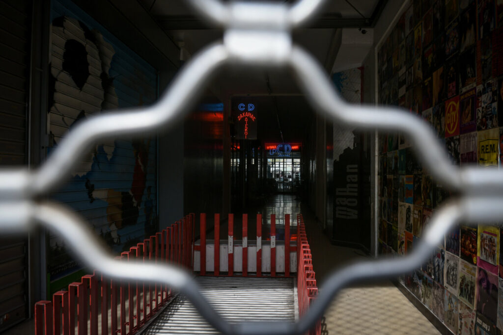 Να μπει στο «κόκκινο» η Αττική λένε οι ειδικοί – Προτάσεις για lockdown από τις 6 το απόγευμα  – Κρίσιμες αποφάσεις για σχολεία και λιανεμπόριο