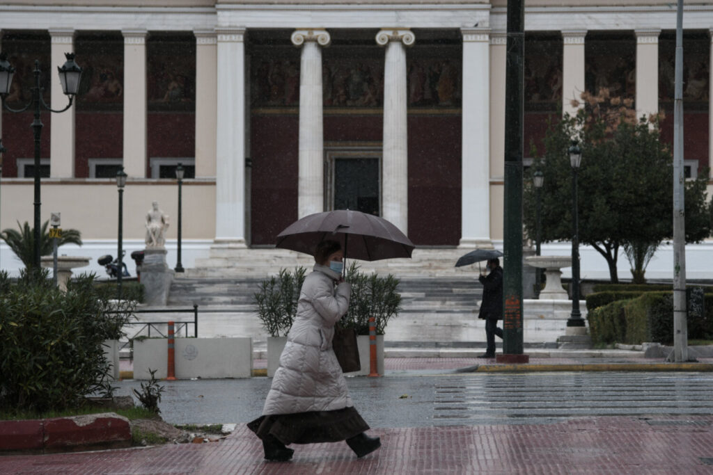 Καιρός: μπόρες, καταιγίδες και πτώση θερμοκρασίας την Κυριακή