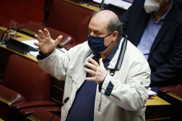 Νίκος Φίλης: Ασφυκτικός κομματικός έλεγχος και στην Έρευνα