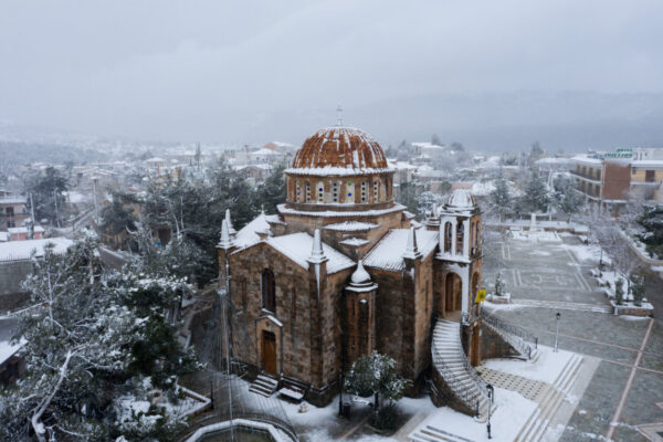 Πέφτει αισθητά η θερμοκρασία – Τσουχτερό κρύο σε όλη τη χώρα (video)