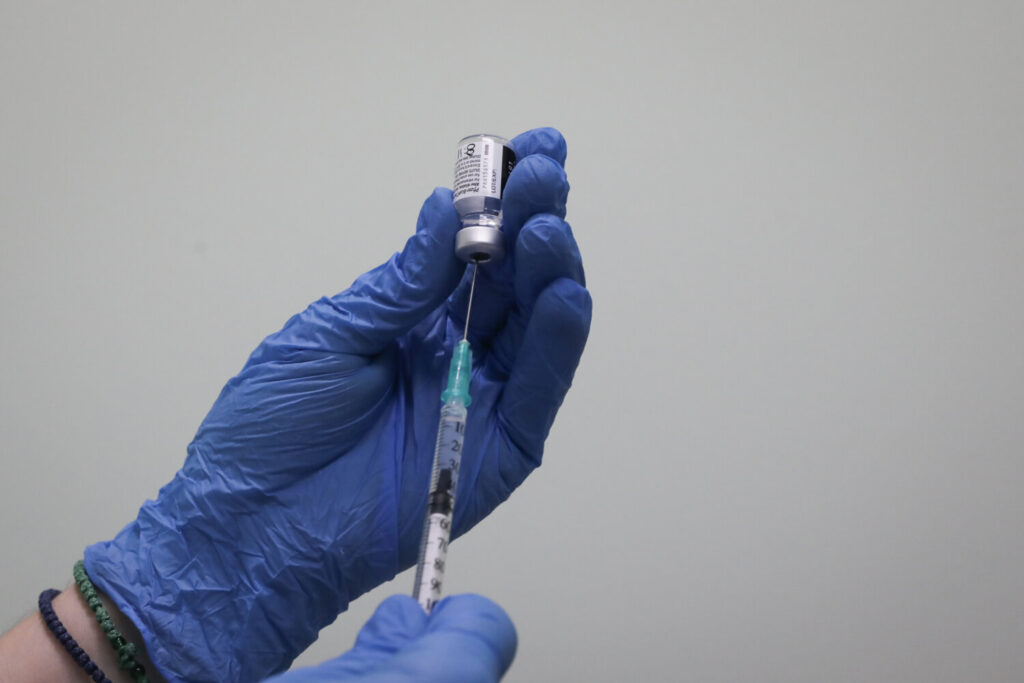 ΕΜΑ για εμβόλιο AstraZeneca: «Τα οφέλη υπερέχουν των κινδύνων»