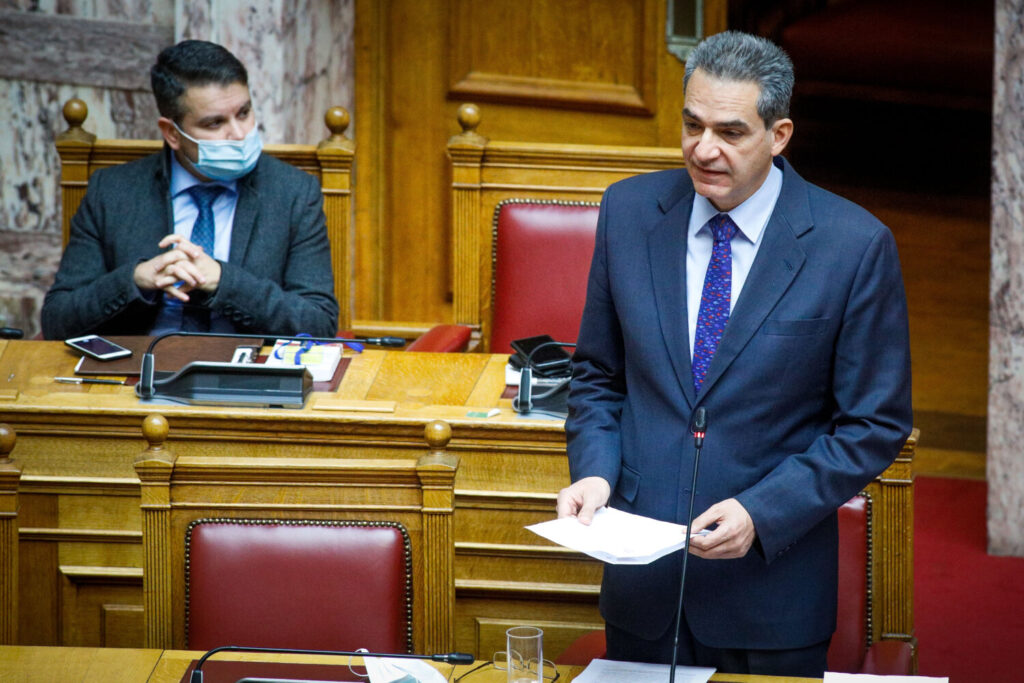 Συρίγος: Τι απαντά μετά την κατακραυγή για την αναφορά του στη χούντα και τα πανεπιστήμια