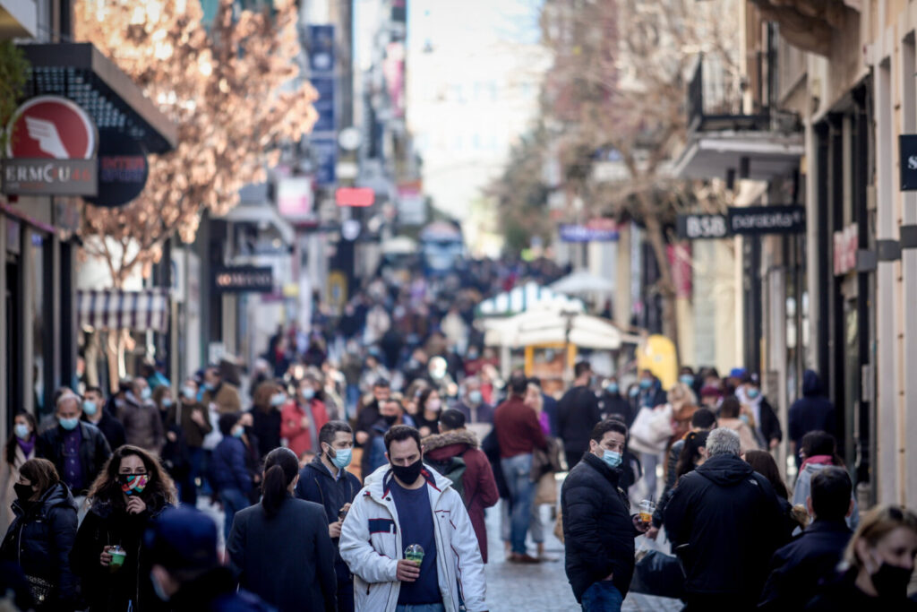 Σε αναμονή νέων οδηγιών από τους ειδικούς  για τις διπλές μάσκες στην χώρα μας