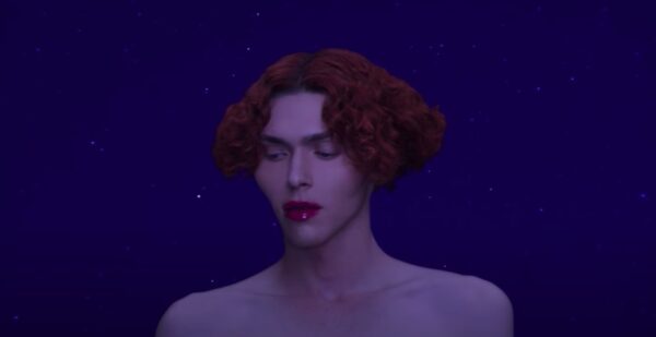 Σκοτώθηκε στην Αθήνα η τρανς καλλιτέχνης SOPHIE – Δείτε βίντεο με τη μουσική της