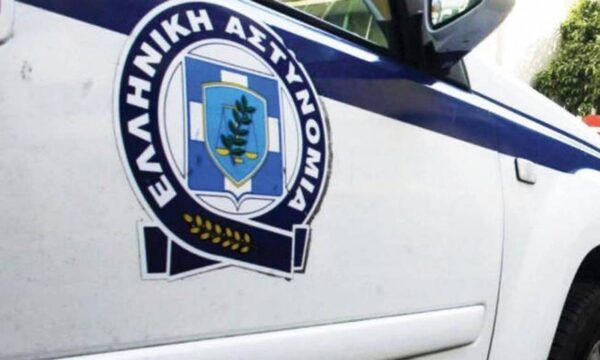 Επιτέθηκαν σε καθηγήτρια μέσα στη μέση του δρόμου και της άρπαξαν την τσάντα