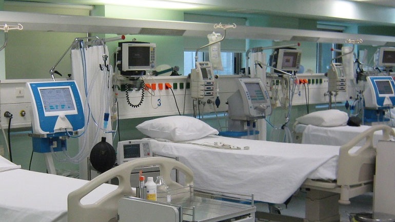 Κορωνοϊός: Συγκλονιστική ανάρτηση – Νοσηλευτής αναζητούσε αναπνευστήρα για 32χρονο ακόμα και στο «Παίδων»