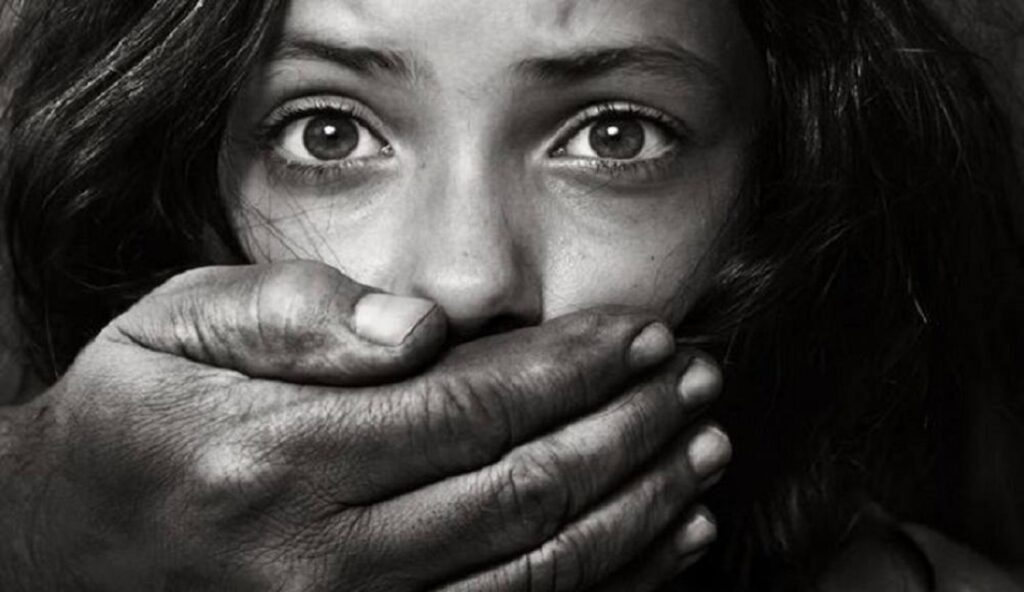 Φρίκη στη Μάνη: Συγγενής της 13χρονης ο βιαστής και πατέρας του παιδιού της – Πως αποκαλύφθηκε το δράμα