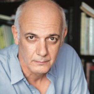 Γιώργος Κιμούλης: «Κανείς δεν ξέρει γιατί γίνεται ηθοποιός – Δεν είχα καμία σχέση με το θέατρο, μπάσκετ έπαιζα»