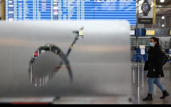 Οι συστάσεις της Κομισιόν για τα ταξίδια – Τι προβλέπεται για τις «κόκκινες» περιοχές