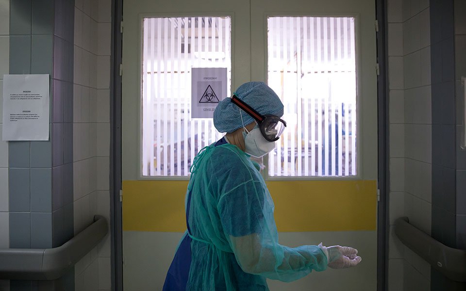 ΠΟΕΔΗΝ: Ασφυξία στα νοσοκομεία της Αττικής – Βγήκαν ακόμη και ράντζα