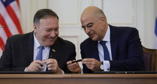 Τηλεφωνική επικοινωνία Δένδια – Πομπέο