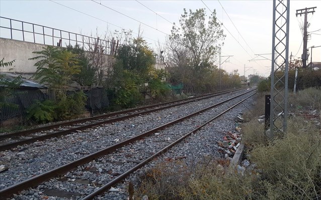 Θεσσαλονίκη: Νεκρή η γυναίκα που παρασύρθηκε από τρένο