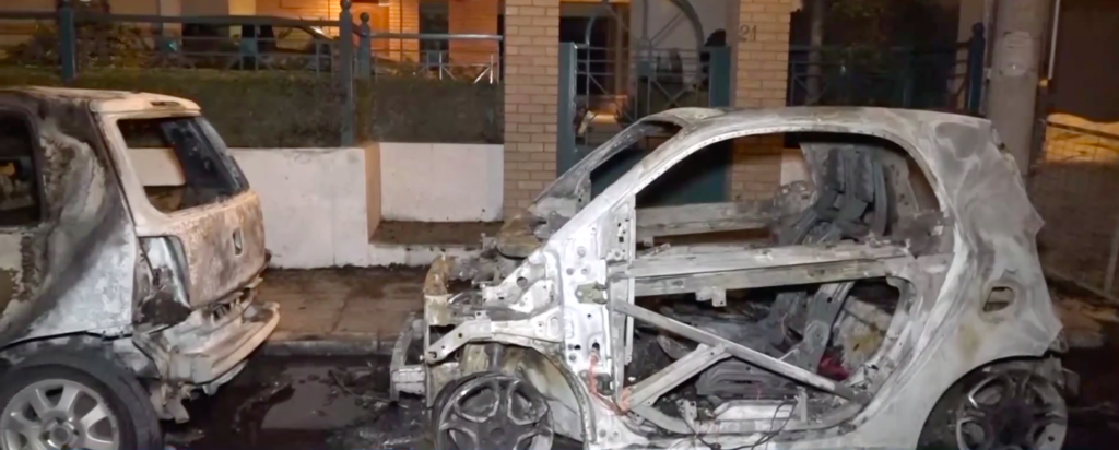Άγνωστοι έκαψαν αυτοκίνητα σε Μοσχάτο και Ίλιον (video)