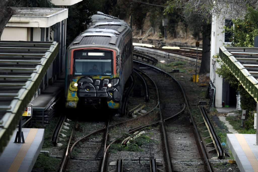 Σε λειτουργία ξανά ο ηλεκτρικός από τον Πειραιά ως την Κηφισιά