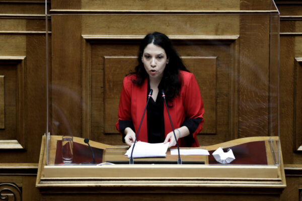 Φωτεινή Μπακαδήμα στο Bigpost: Η Λίνα Μενδώνη θα έπρεπε να έχει ζητήσει το ποινικό μητρώο του Λιγνάδη