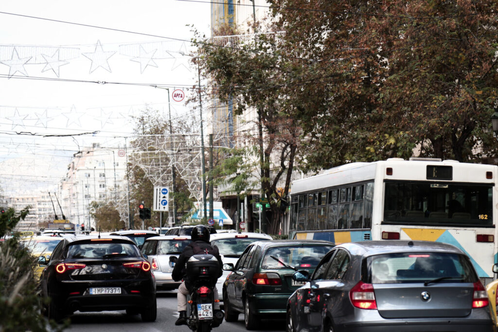 Kυκλοφοριακό παράδοξο  – Γιατί υπάρχει κίνηση στους δρόμους εν μέσω lockdown