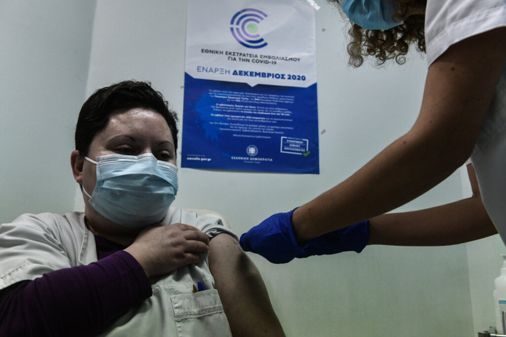 ΠΟΥ: «Πράσινο» φως για χρήση του εμβολίου της AstraZeneca στους άνω των 65 ετών