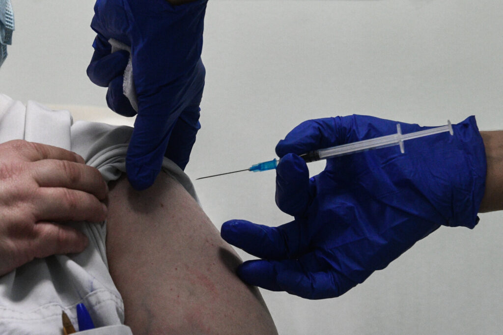 Ισπανία: Μόνο το 2% των Ισπανών αρνήθηκε να κάνει το εμβόλιο