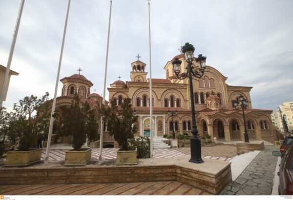 Πώς κόλλησε τη νοτιοαφρικανική μετάλλαξη ο διάκονος στη Θεσσαλονίκη