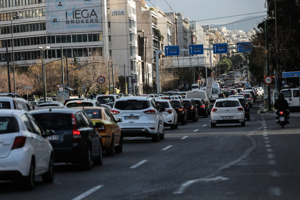 Στο «κόκκινο» η κίνηση στους δρόμους παρά το lockdown