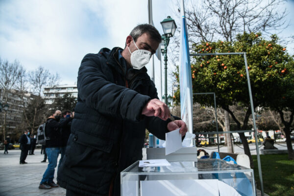 Εστίαση: Οι επιχειρηματίες «παρέδωσαν» τα κλειδιά των καταστημάτων τους