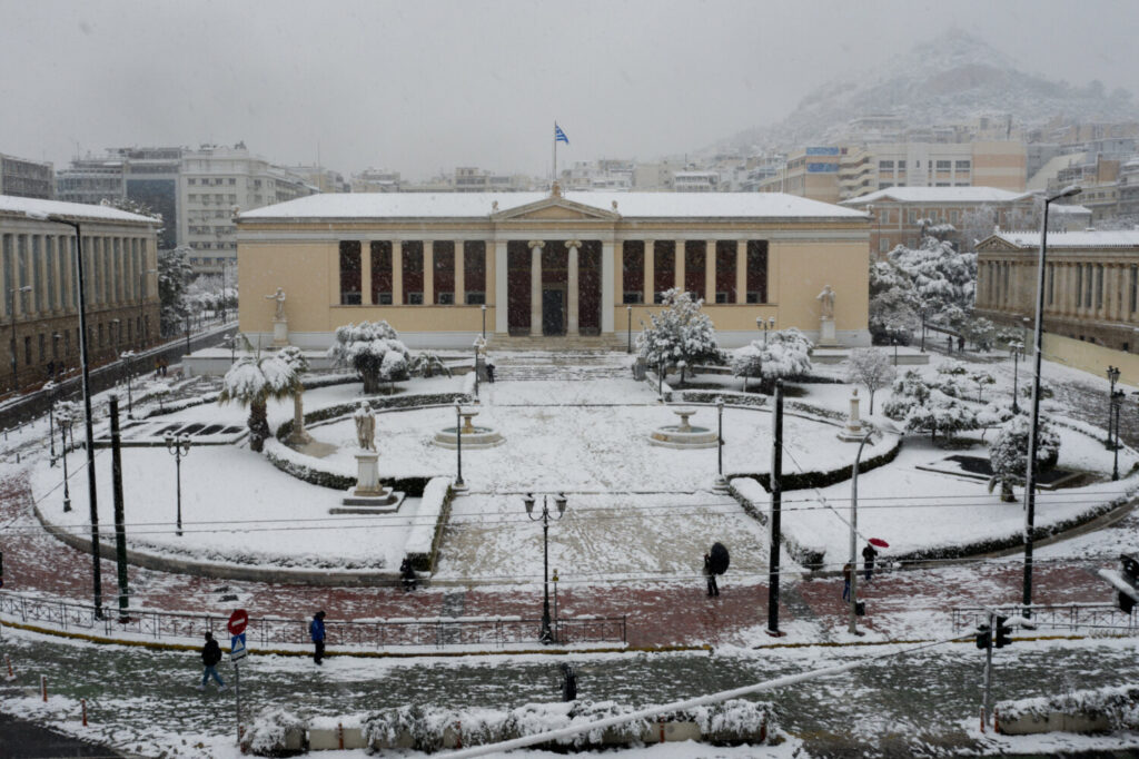 Θα συνεχιστούν οι χιονοπτώσεις και το κρύο στην Αττική – Πότε θα υποχωρήσει η «Μήδεια»