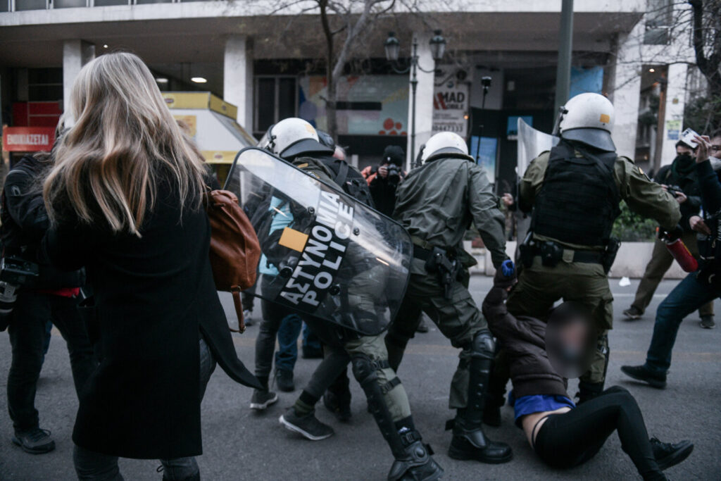 Βροχή «χημικών» σε συγκέντρωση στην Πανεπιστημίου για τον Κουφοντίνα