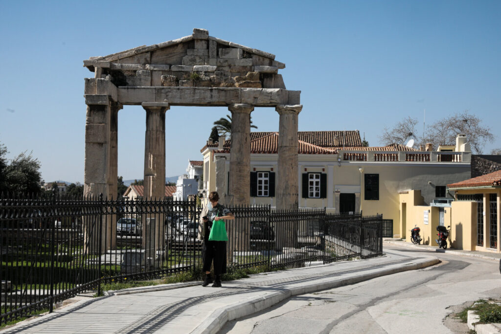 «Κλειδώνει» η παράταση του lockdown: Τα σενάρια για λιανεμπόριο, εστίαση και σχολεία (video)