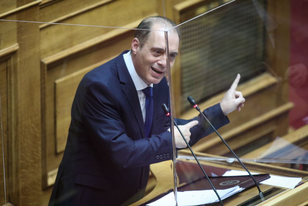 Φίμωση της αντιπολίτευσης καταγγέλλει ο Βελόπουλος