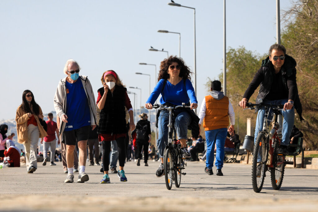 Παγώνη: Προτιμότερο να ανοίξει ένα καφενείο και να τηρούνται οι αποστάσεις παρά να γεμίζουν τα πάρκα