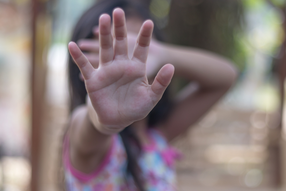 Κορωνοϊός: Στο «κόκκινο» η παιδική κακοποίηση εν μέσω lockdown (video)