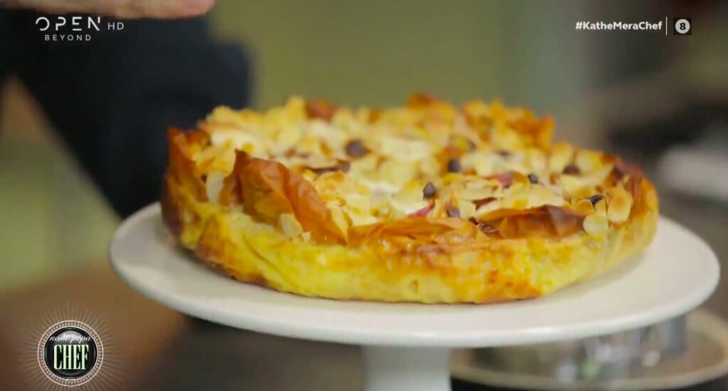 Συνταγή για μηλόπιτα σουφλέ με σταφίδες από τον Βαγγέλη Δρίσκα (video)