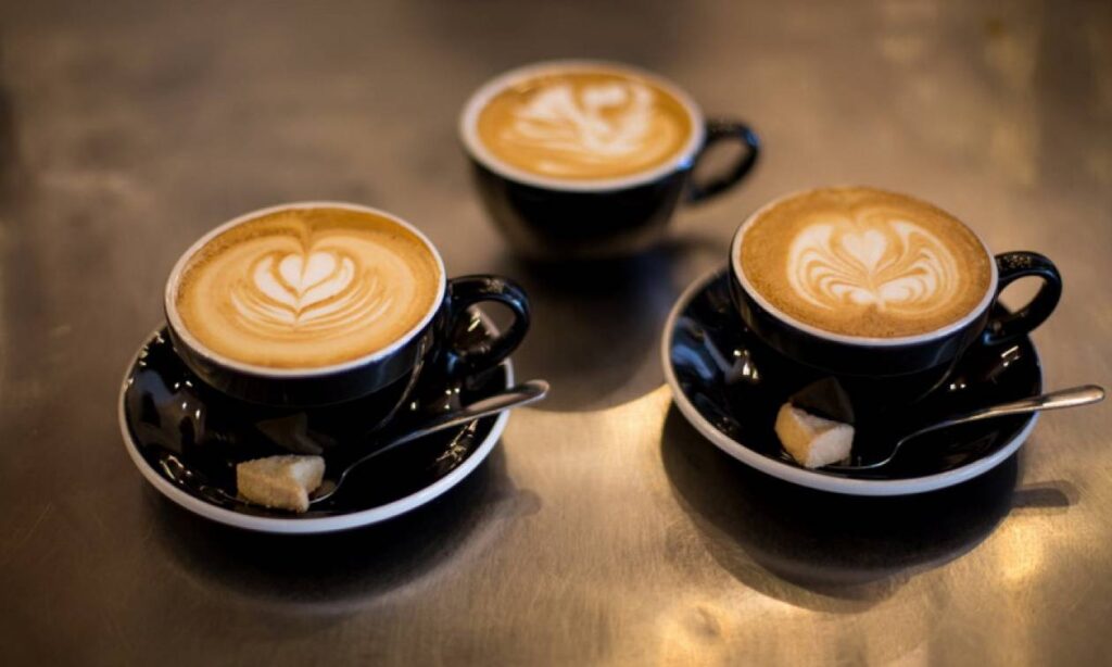 Έρευνα: Όχι 1 αλλά 4 κούπες καφέ  κάνουν καλό στην υγεία!