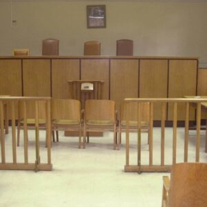 Στο αυτόφωρο για δύο αδικήματα παραπέμφθηκε να δικαστεί η 36χρονη τραγουδίστρια που ήταν μεθυσμένη και πήρε «σβάρνα» 5 αυτοκίνητα στο Κολωνάκι