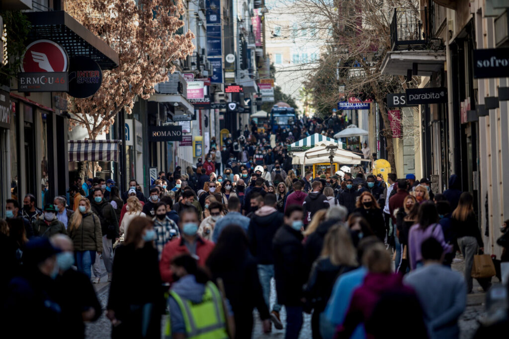 Έρευνα για τους θεσμούς: Ένοπλες Δυνάμεις, ΕΣΥ και ΕΛΣΤΑΤ εμπιστεύονται οι Έλληνες