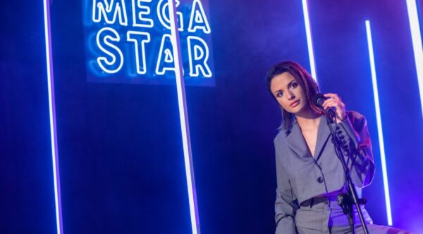 MEGA STAR με καλεσμένη την Κατερίνα Λιόλιου