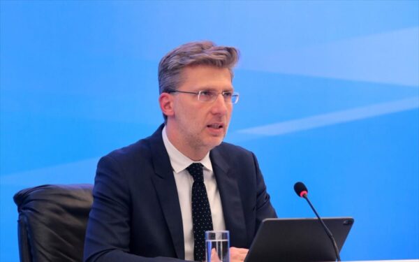 Σαφής προειδοποίηση Σκέρτσου: «Τα επόμενα περιοριστικά μέτρα θα αφορούν μόνο τους ανεμβολίαστους»