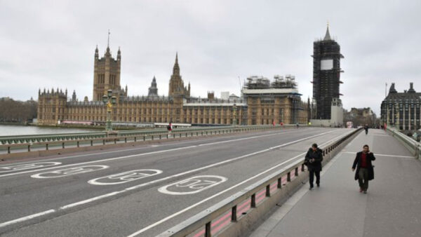 Κορωνοϊός: Ανοσία της αγέλης στη Βρετανία από τη Δευτέρα!