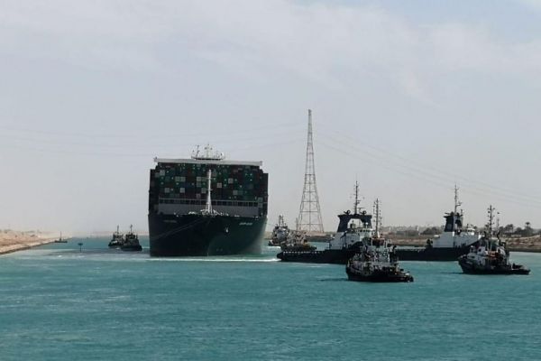 Διώρυγα του Σουέζ: Ξεκινά ο μεγάλος «απόπλους» – Κομβόι 425 πλοίων