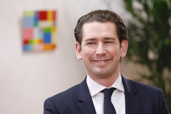 Κουρτς: Η ΕΕ να εγκρίνει το Sputnik V το συντομότερο δυνατόν