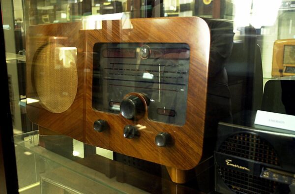 Το ραδιόφωνο για πρώτη φορά στην Ελλάδα και η ιστορία του