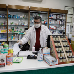 Όλα τα φαρμακεία οφείλουν να δέχονται συνταγές του ΕΔΟΕΑΠ