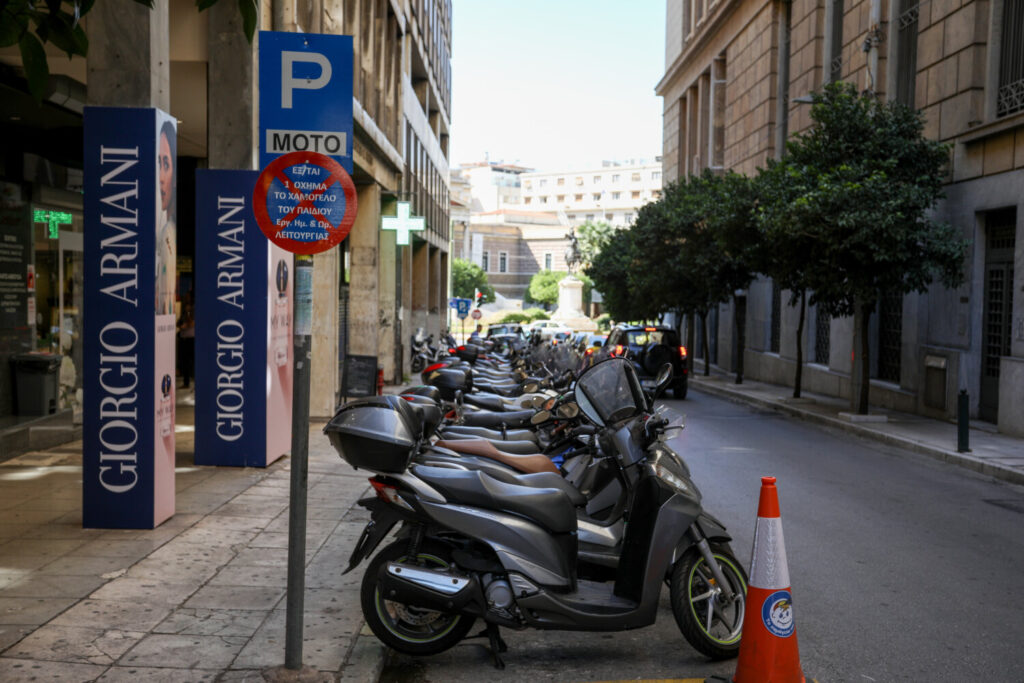 Έρχεται το νομοσχέδιο που θα επιτρέπει την οδήγηση δικύκλου με δίπλωμα Ι.Χ. – Οι προϋποθέσεις (video)