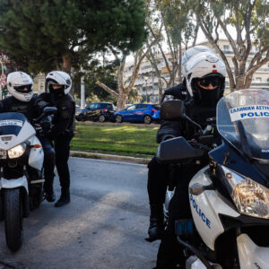 Άγρια επίθεση της «συμμορίας 183» σε 13χρονο στο Μοσχάτο – «Μπαμπά με χτύπησαν άσχημα 15 άτομα» ,είπε στον πατέρα του (βίντεο)