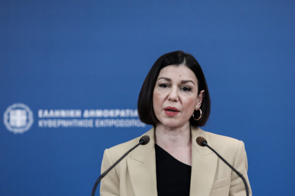 Πελώνη για Νέα Σμύρνη: Η νεολαία ΣΥΡΙΖΑ μοίραζε τρικάκια που στοχοποιούσαν τη σύζυγο του πρωθυπουργού