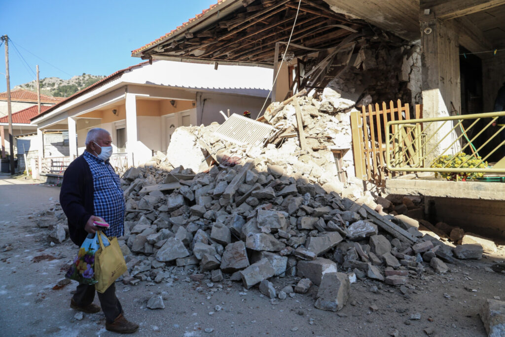Νέος ισχυρός σεισμός στην Ελασσόνα –  5,9 Ρίχτερ «χτύπησαν» ξανά την περιοχή (video)