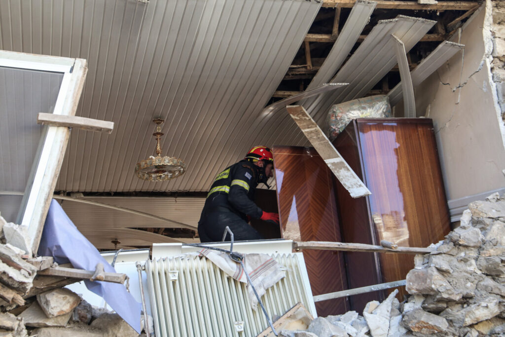 Ελασσόνα – Λάρισα: Εκτεταμένες ζημιές – Μη κατοικήσιμα δύο στα τρία σπίτια