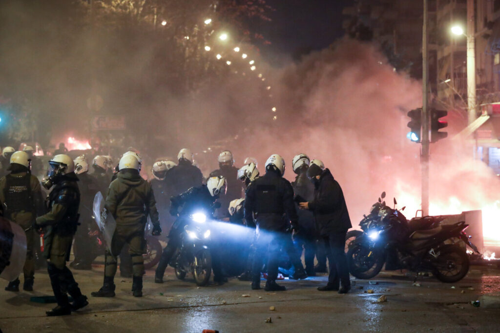 Νέα Σμύρνη: «Ναι ρε τον σκοτώσαμε» – Σοκάρουν οι διάλογοι μετά τον ξυλοδαρμό του αστυνομικού (video)